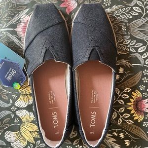 NWT Black Washed Canvas rope sole Toms. Size 7.